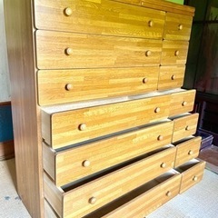 収納家具、無垢材タンスの画像
