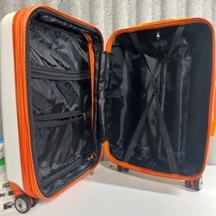 Mサイズ 63L キャリーケース（鍵無し品）の画像