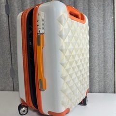 Mサイズ 63L キャリーケース（鍵無し品）の画像
