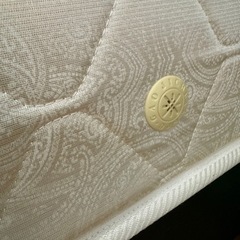 シングルベッドとシングルマットレスの画像