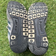 adidasスニーカーの画像