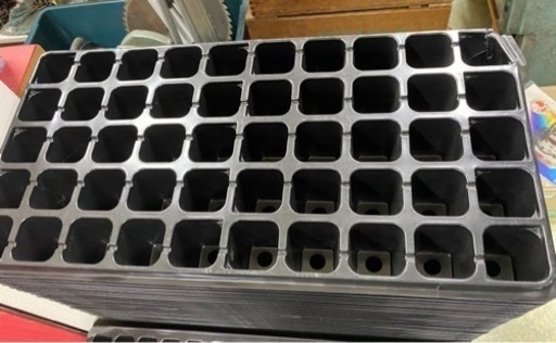 ? セルの苗床 排水ホール付110枚まとめ売切り2-2【農機具地域最大級 高価買取＆販売 アールワン田川】