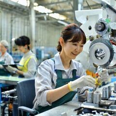〈幅広い年代活躍中◎〉未経験でも大歓迎★製造機械オペレーター募集中！の画像