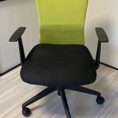 キャスター付きオフィスチェア 2 脚  -  各1500円