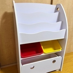 絵本棚　おもちゃ箱