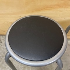 丸椅子 丸イス パイプ椅子 中古品 二脚の画像