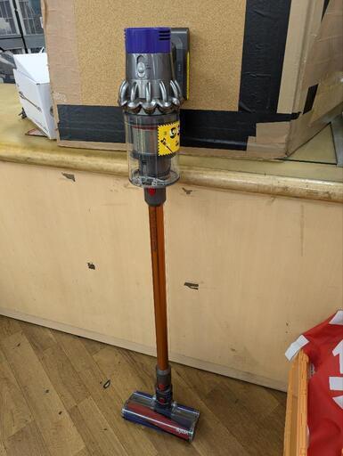 J046★2022年製★コードレス掃除機★dyson★SV12