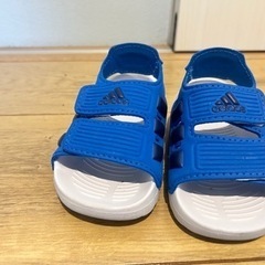 Adidasサンダル12 cm
の画像