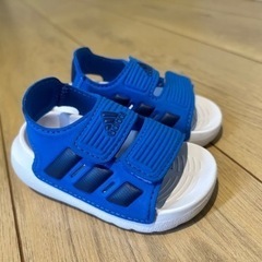Adidasサンダル12 cm
の画像