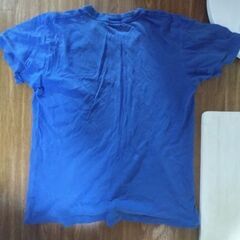 Tシャツ　襟がボロボロ。サイズMの画像