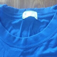 Tシャツ　襟がボロボロ。サイズMの画像