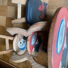 ネコの丸テーブルセット　猫がかわいい。丸テーブル1、丸椅子2個　の画像