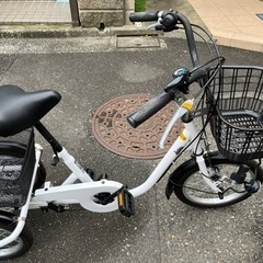 大人用三輪自転車の画像