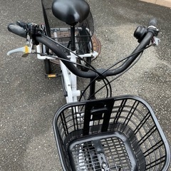 大人用三輪自転車の画像