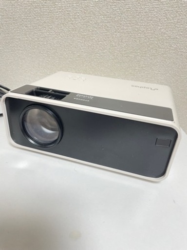 元値¥8,999\nプロジェクター