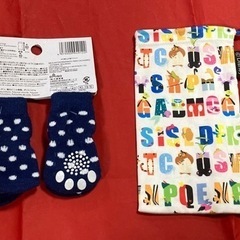 犬の靴下　（ドット柄）とディズニーの小袋（靴下入れ）のセットの画像
