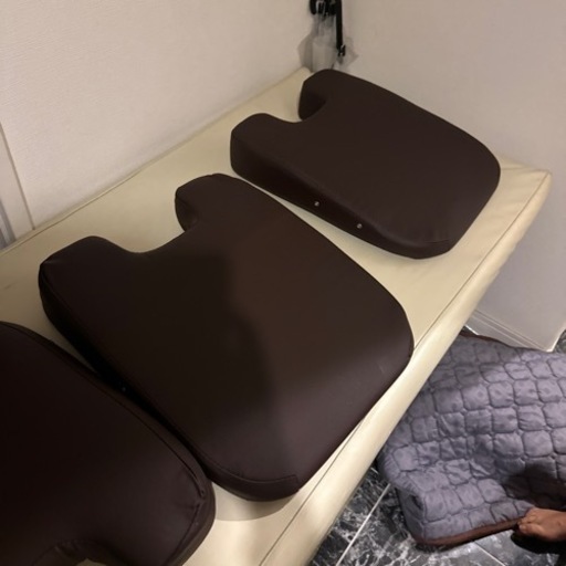 マッサージの道具とマッサージの服