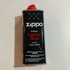 ジッポオイルです。半分以上入っています。