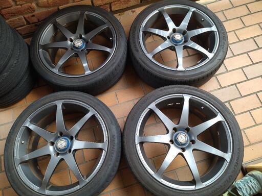 ベルサス カンピオナート 18インチ 215/45 セレナにて使用