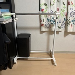 ハンガーラック　使用可能だが一部ヒビ有り