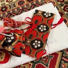 7歳向け・表側正絹・レトロ着物、飾り帯、バッグ、草履のセット・目立たない汚れありの画像