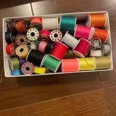 ミシン  糸付き　取り扱い説明書付きの画像