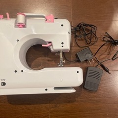 ミシン  糸付き　取り扱い説明書付きの画像