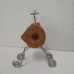 「値下げしました」自然木とアルミとガラス容器の一輪挿しの画像