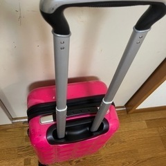 無料‼️トランク　ショッキングピンク色　中古の画像