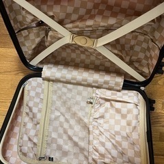 無料‼️トランク　ショッキングピンク色　中古の画像
