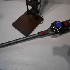 【配送出来ます】DYSON v7 slim  純正アタッチメント スタンド付き（近くなら配送も可能です。宅配もお問合せ下さい）の画像