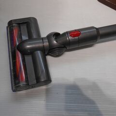 【配送出来ます】DYSON v7 slim  純正アタッチメント スタンド付き（近くなら配送も可能です。宅配もお問合せ下さい）の画像