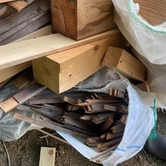 端材　切れ端　材料　解体材など焚き火などにの画像