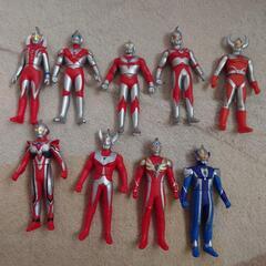 ウルトラマンの人形9体