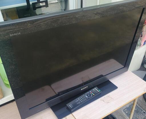 11年製　32型液晶テレビ