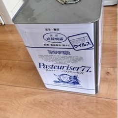 空の一斗缶　