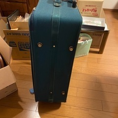 スーツケース緑高さ80cm軽量の画像