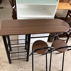 K2407-434 カウンター3点セット 天板汚れあり イス2脚セット バラ売り不可 中古の画像