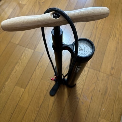 LEZYNE空気入れ(お話中)