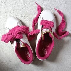 【puma(プーマ)のスニーカー】　(女の子用の可愛いスニーカーです) の画像