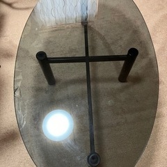 ガラステーブル　家具　机　