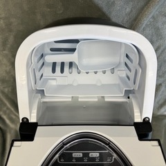 【お値下げしました！】6分で氷が作れるコンパクト高速製氷機 ICE-C01　No2722の画像