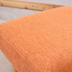 老舗家具メーカーHAMAMOTO(浜本工芸)のNo.4300 オーク材 スツールです。落ち着いた色合いが上品な印象のオットマン。小ぶりなサイズは寝室やエントランスなどにもおススメです♪の画像