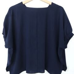 【おみせっち】MEDDUM ゆったりシルエット Vネックドルマン半袖ブラウス 38(Mサイズ) ダークネイビー 濃紺 レディース メデュームの画像