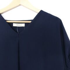 【おみせっち】MEDDUM ゆったりシルエット Vネックドルマン半袖ブラウス 38(Mサイズ) ダークネイビー 濃紺 レディース メデュームの画像