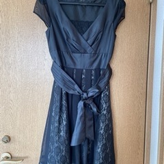 アールユーのドレス、黒