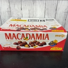 【未開封】Meiji マカデミア　チョコレートの画像