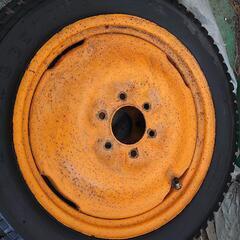 トラクター用のトレーラーの画像
