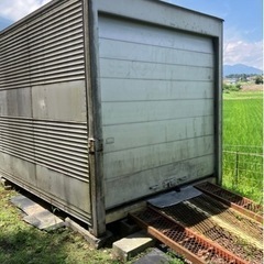 アルミコンテナ４トン車に乗ってる大きさですの画像