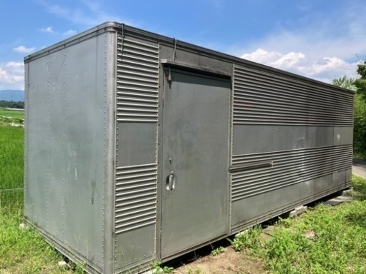 アルミコンテナ４トン車に乗ってる大きさです